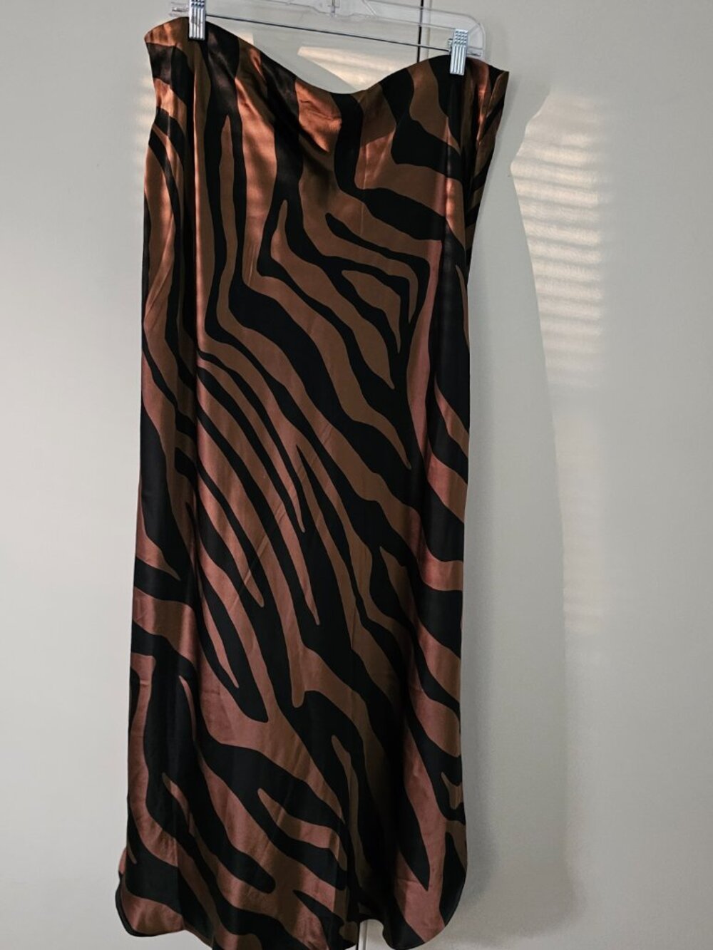 Banana Republic Silk Maxi Skirt in Zebra Print. Size XL. - Picture 3 of 3